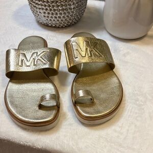 Michael Kors Rosa Metallic Slide Toe Ring Flat Sandal MK Logo Pale Gold Size 7